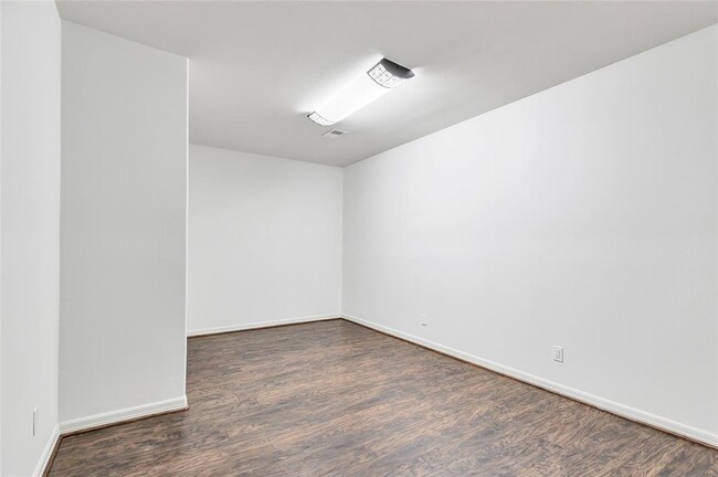 Building Photo - 630 Carriage View Ln