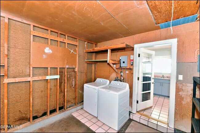 Building Photo - 5613 Creston Ave