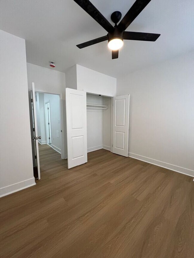 Building Photo - 3 bedrooms 2 bathrooms, 21218