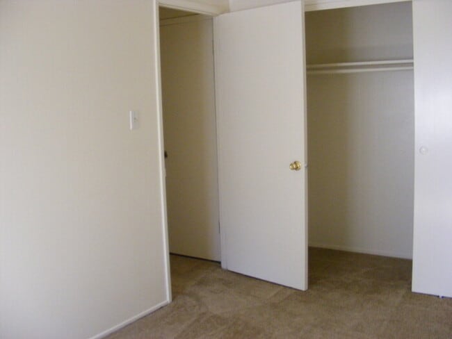 Building Photo - 8823 Salmon Falls Dr