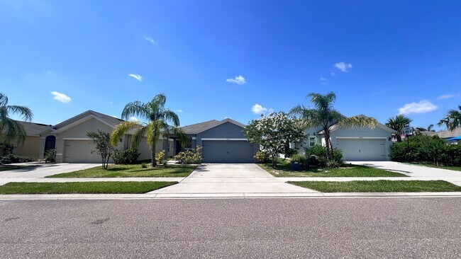 Building Photo - Beautiful 3 Bedroom, 2 Bathroom Home near ...