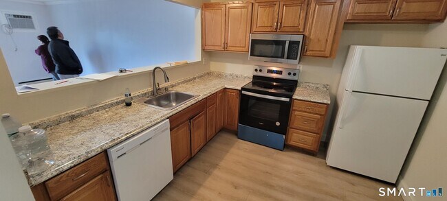 Building Photo - 8 Scuppo Rd