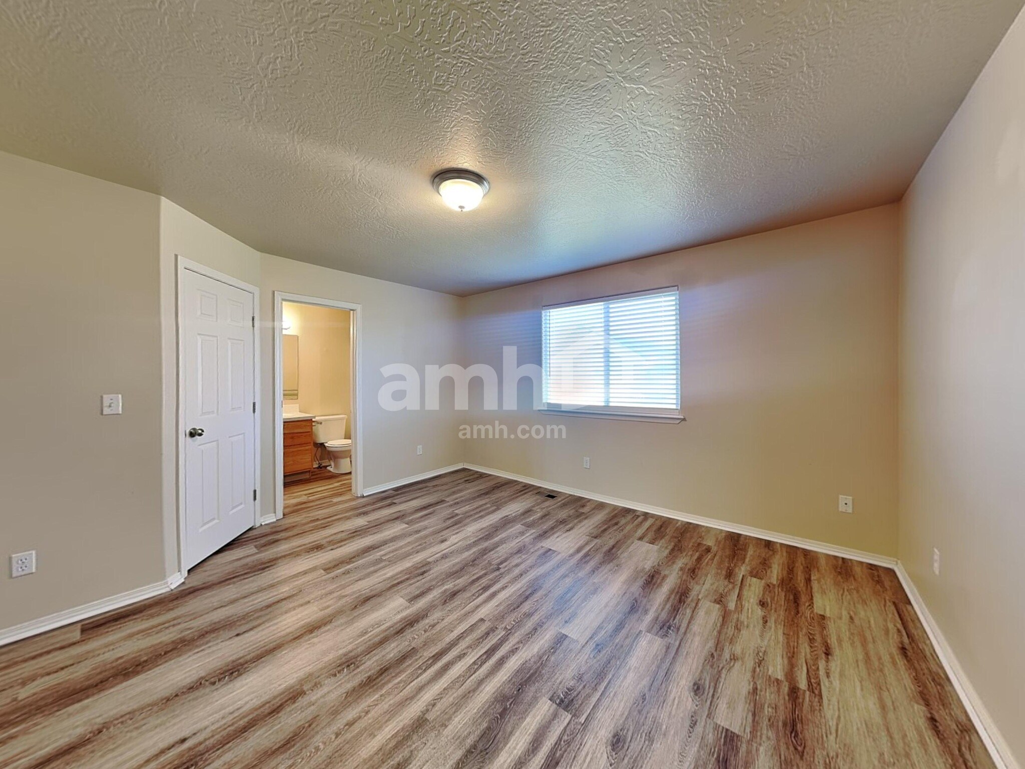 Building Photo - 12556 W Lewisburg Dr