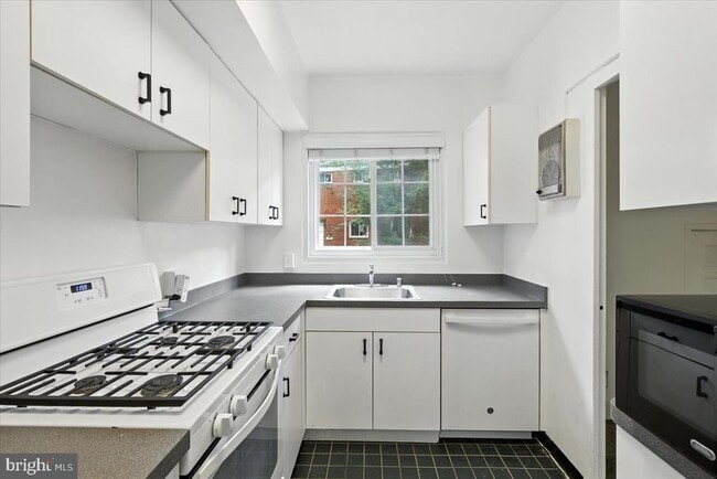 Building Photo - 1525 Mt Eagle Pl