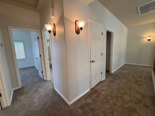 Building Photo - **Move-In Special** BEAUTIFUL 4 BEDROOM 3 ...