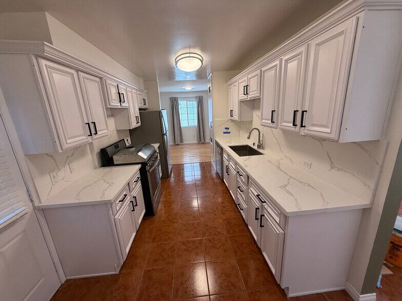 Building Photo - 2446 S Centinela Ave