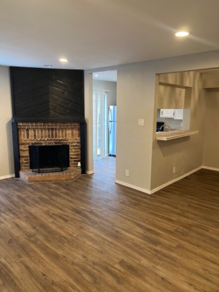 Building Photo - 6028 Stoneybrook Dr