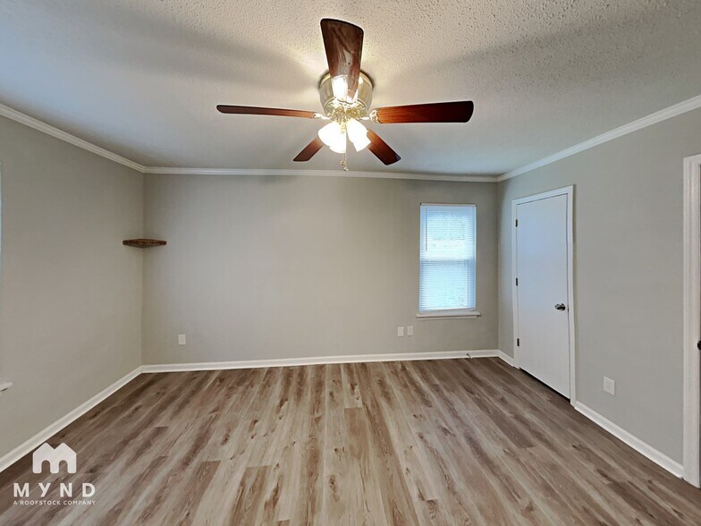 Building Photo - 6202 Blue Jay Ln