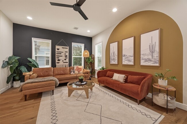 Building Photo - 1113 W 15th 1/2 St