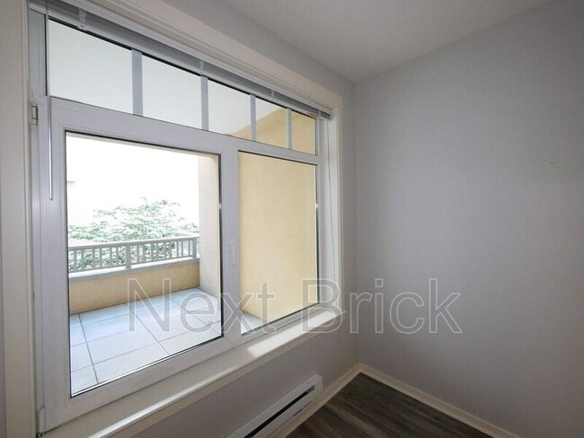 Building Photo - 109 2nd St S