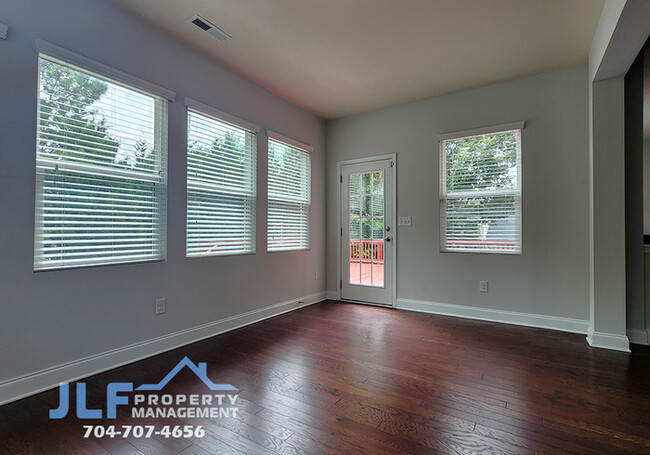 Building Photo - Fabulous 5/3.5 Home in Charlotte!