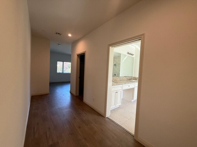 Building Photo - 2132
