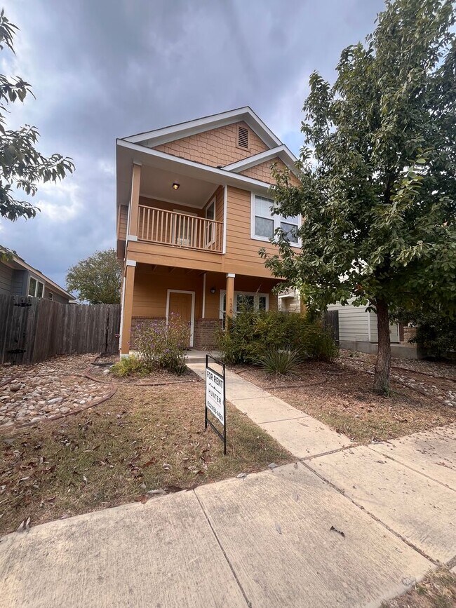 Building Photo - Blanco Vista 3 bed 2.5 bath