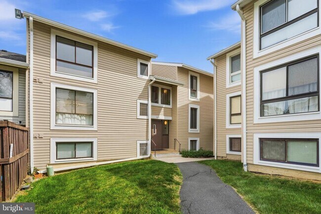 Building Photo - 8604 Village Way