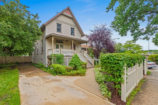 Building Photo - 4317 N Kenneth Ave