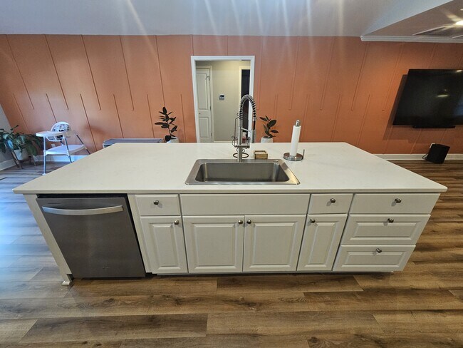 Building Photo - 2737 Celia Ave