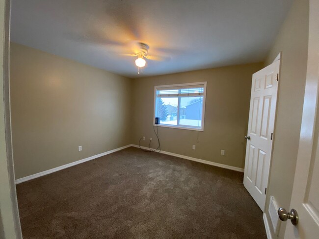 Building Photo - 2 Bed / 1.5 Bath Townhome - Idaho Falls