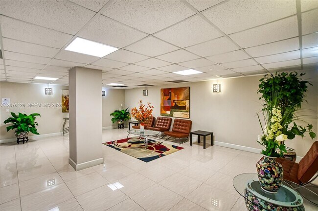 Building Photo - 1833 S Ocean Dr