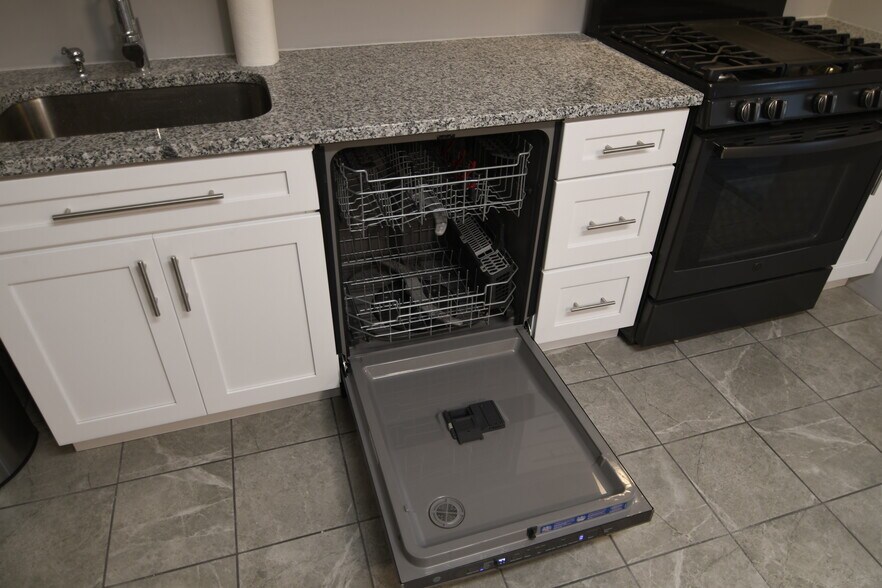 Kitchen with Dishwasher - 309 Old York Rd