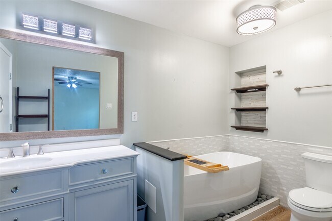 Building Photo - 4015 Postwood Dr