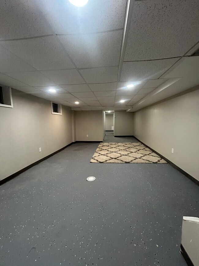 Building Photo - 320 Maclay St