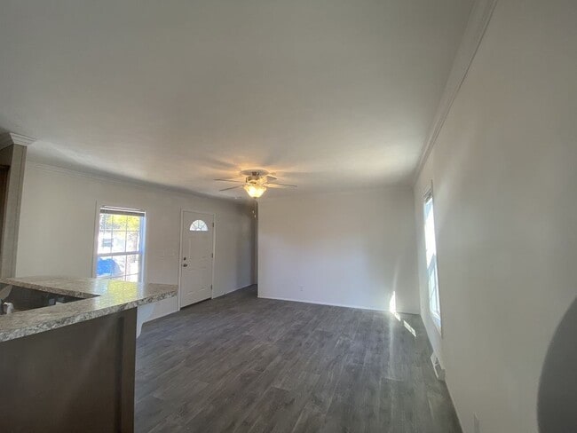 Building Photo - 4 Autumn Ct