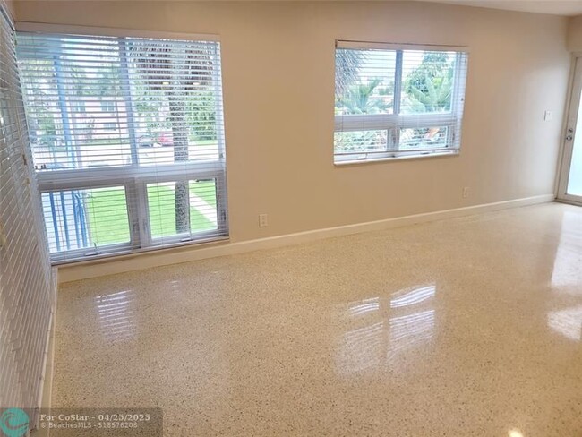 Building Photo - 711 Bayshore Dr