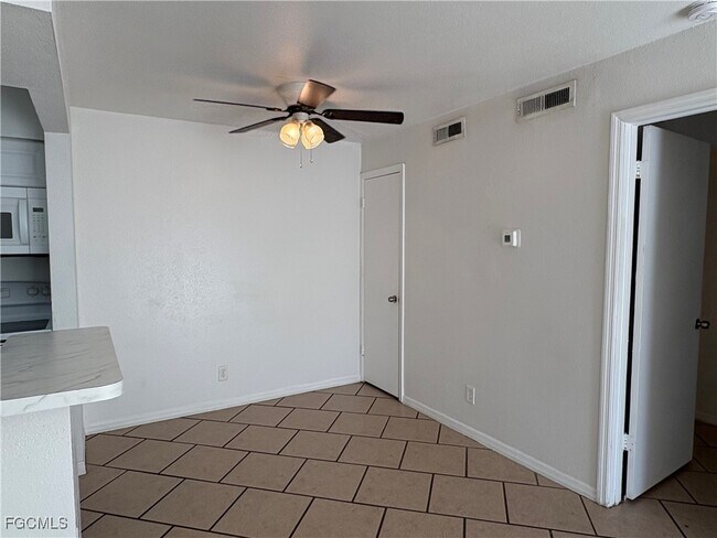 Building Photo - 2855 Winkler Ave