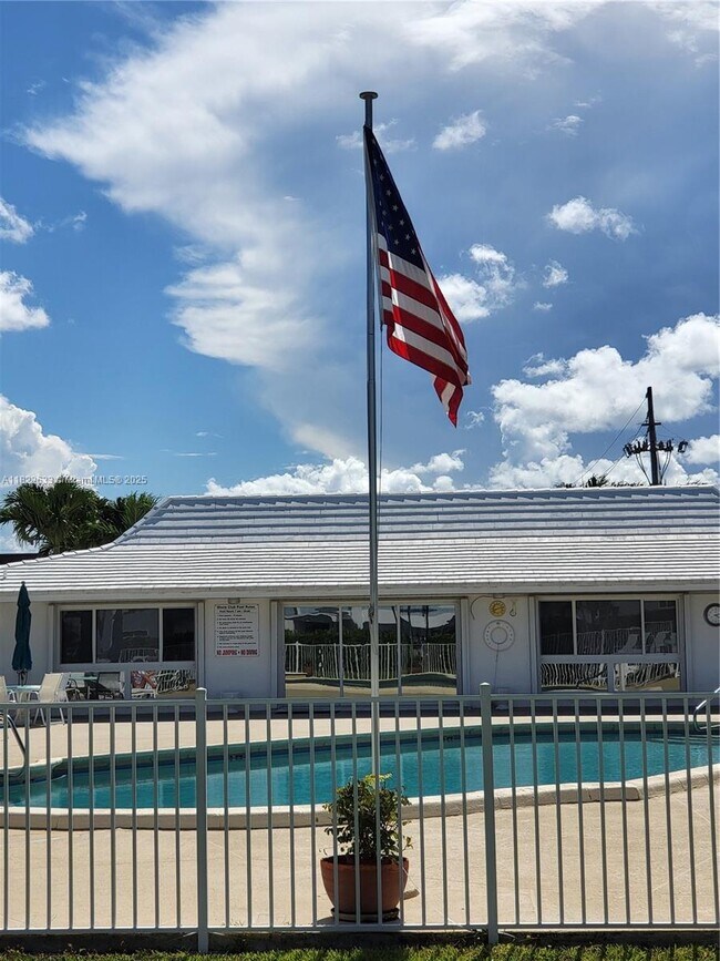 Building Photo - 100 Shore Ct