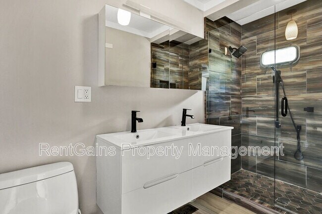 Building Photo - 5084 Atlantic View