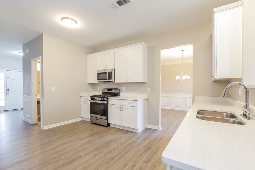 Building Photo - 675 Moonlight Way