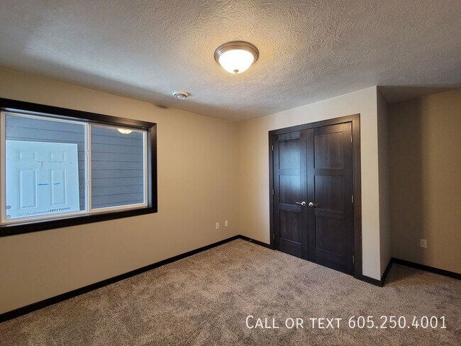 Building Photo - Brand New 3 Bd 2 Bath Townhouse with 3-sta...