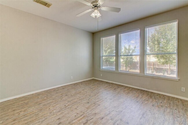 Building Photo - 2851 Southampton Way