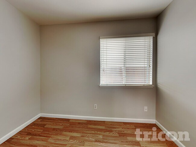 Building Photo - 1436 Northwood Dr