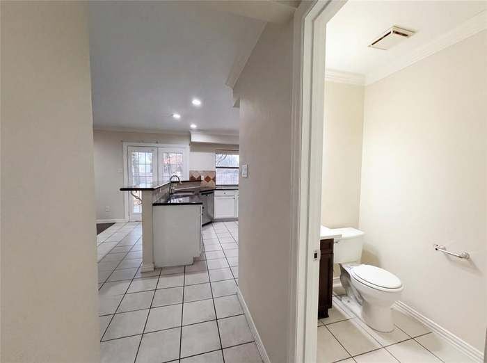 Building Photo - 1951 Pin Oak Dr