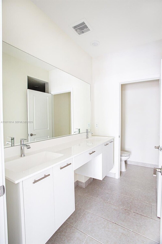 Building Photo - 8167 NW 41st St