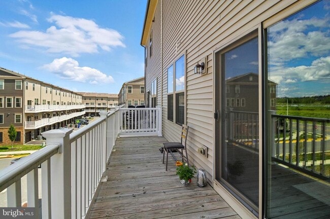 Building Photo - 1024 Madeira Terrace SE
