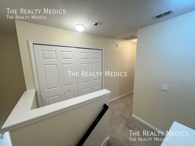Building Photo - 2365 Seven Oaks Dr
