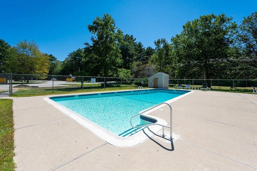 Building Photo - 25 Pine Meadows Dr