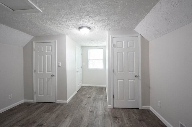 Building Photo - "Spacious 4-Bedroom Gem with 2 Full Baths ...