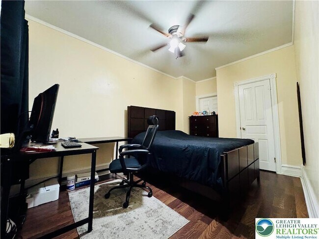 Building Photo - 1523 W Chew St