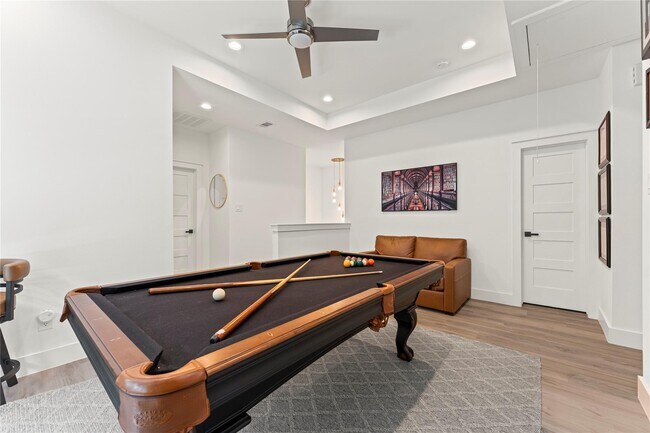 Building Photo - Wycliffe Dr.