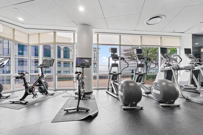 Building Photo - 77 HUDSON St