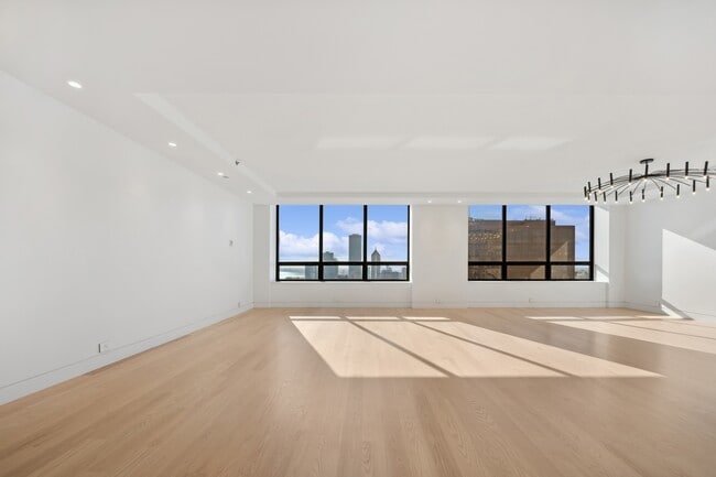 Building Photo - 180 E Pearson St