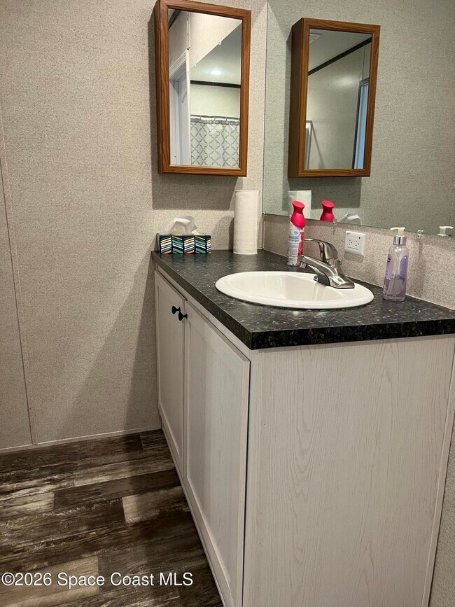 Building Photo - 194 Holiday Park Blvd NE