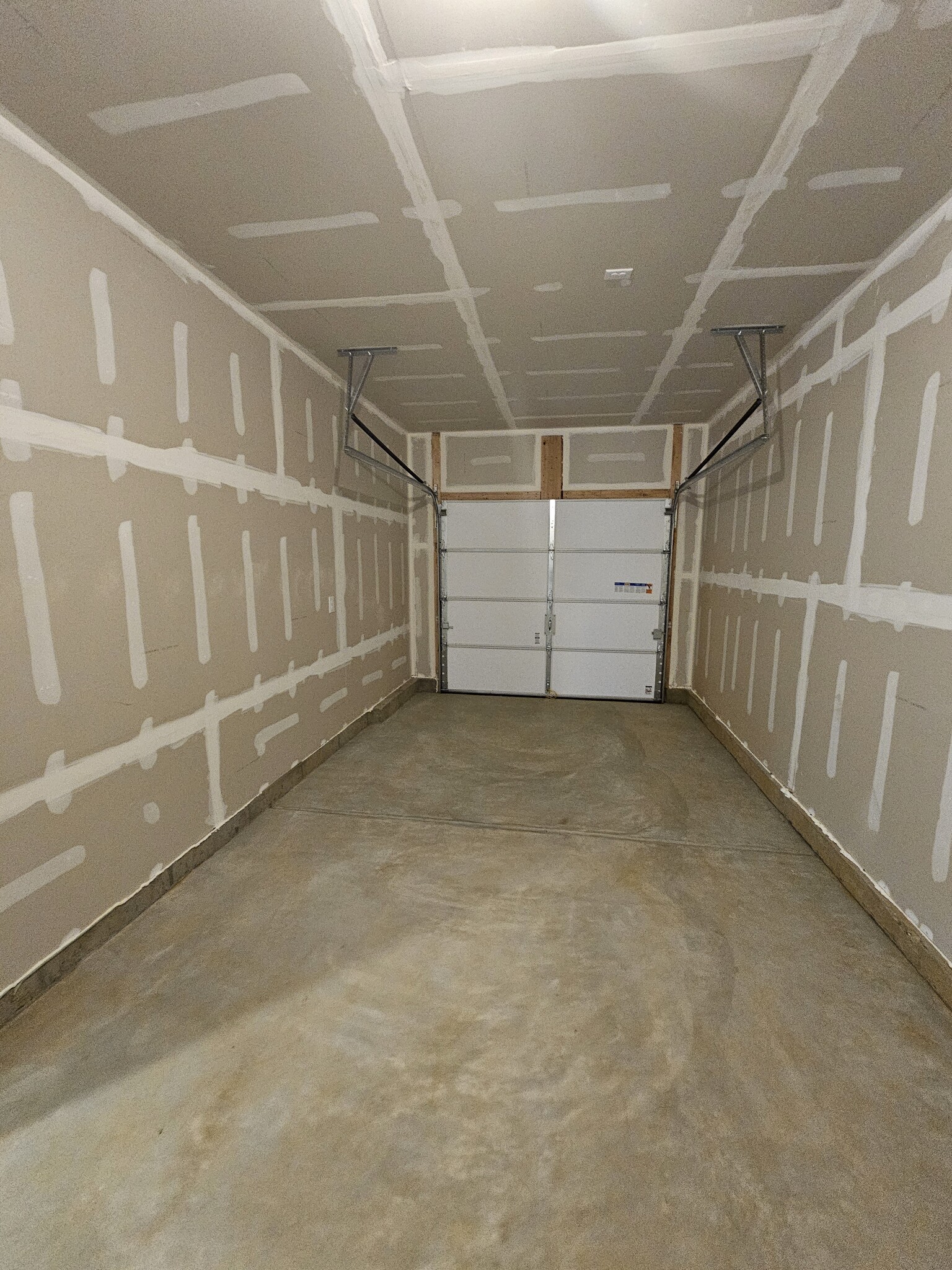 Garage - 44 Elliot Ln