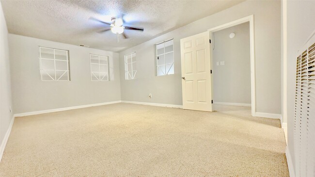 Building Photo - 6438 Alisa Ln