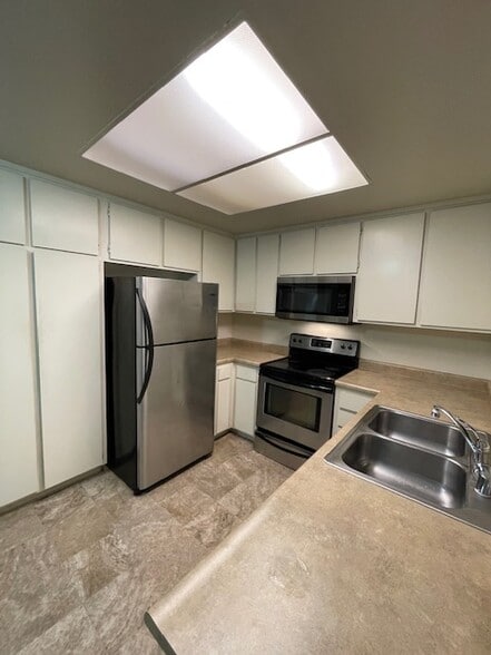 Kitchen - 5 Del Prado Cir