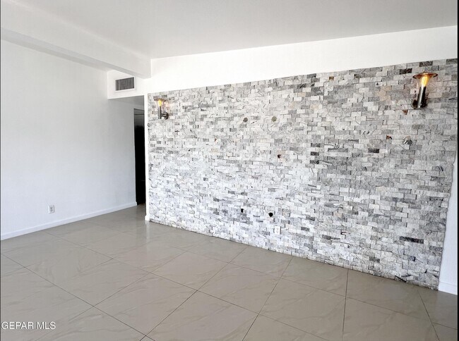 Building Photo - 10009 Jamaica St