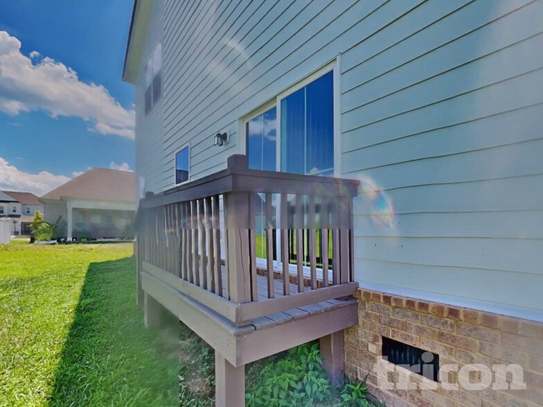 Building Photo - 833 Dean Dr